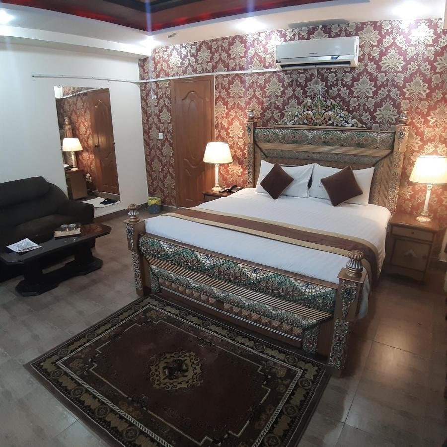 Premier Inn Davis Road Lahore Buitenkant foto