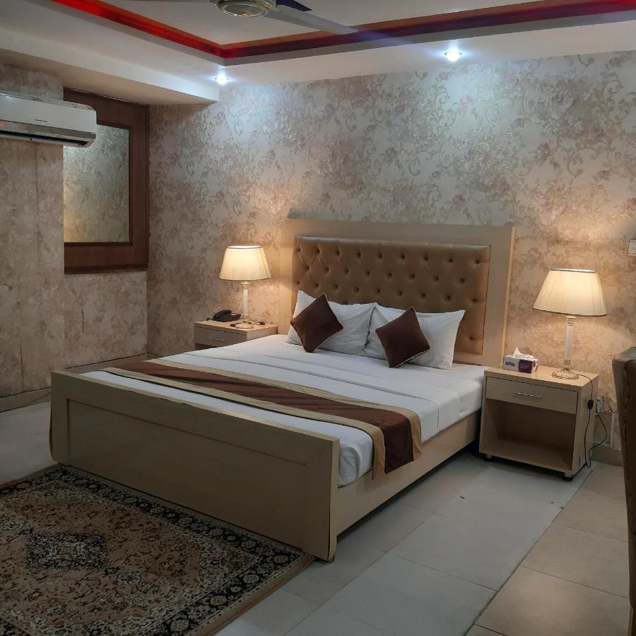 Premier Inn Davis Road Lahore Buitenkant foto