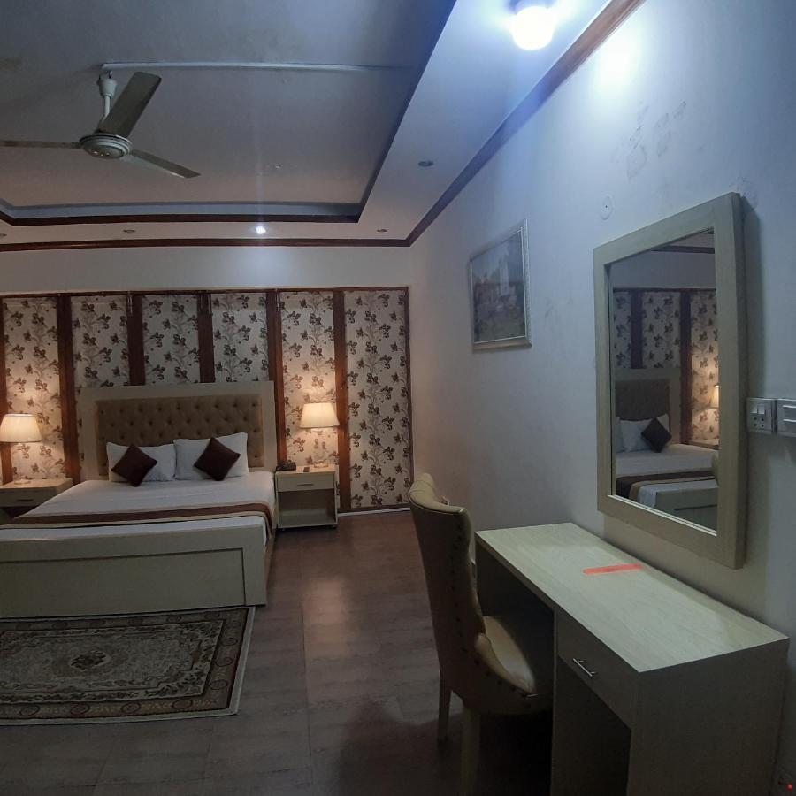 Premier Inn Davis Road Lahore Buitenkant foto