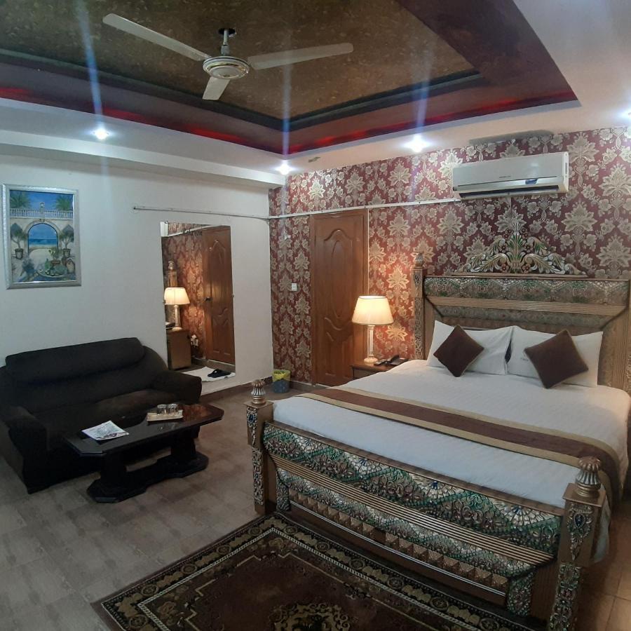 Premier Inn Davis Road Lahore Buitenkant foto