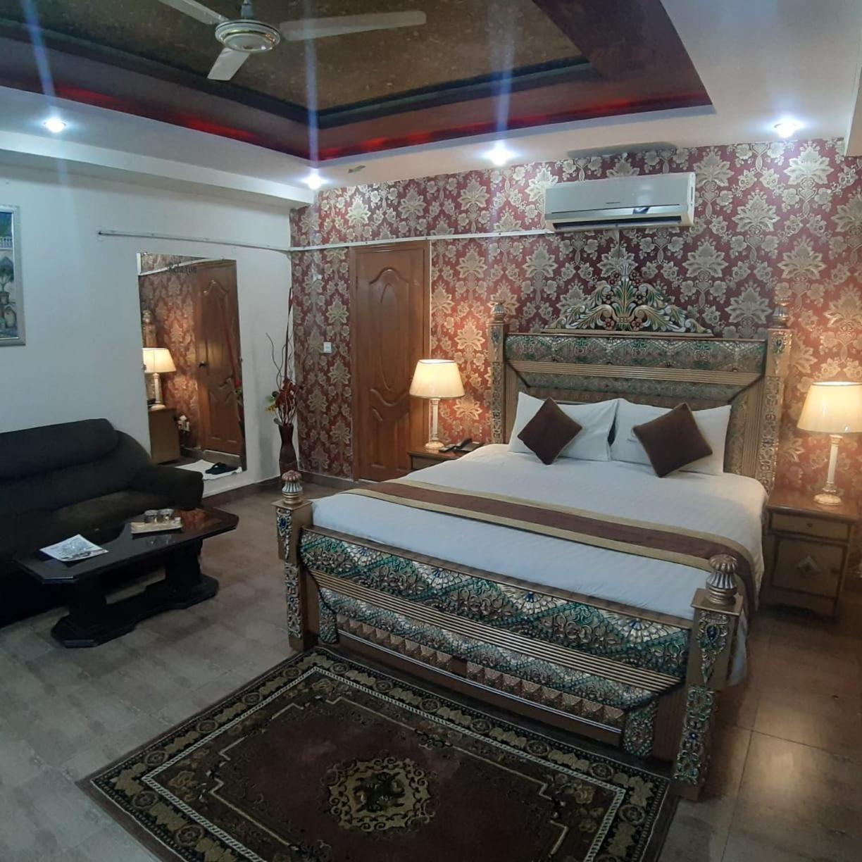 Premier Inn Davis Road Lahore Buitenkant foto