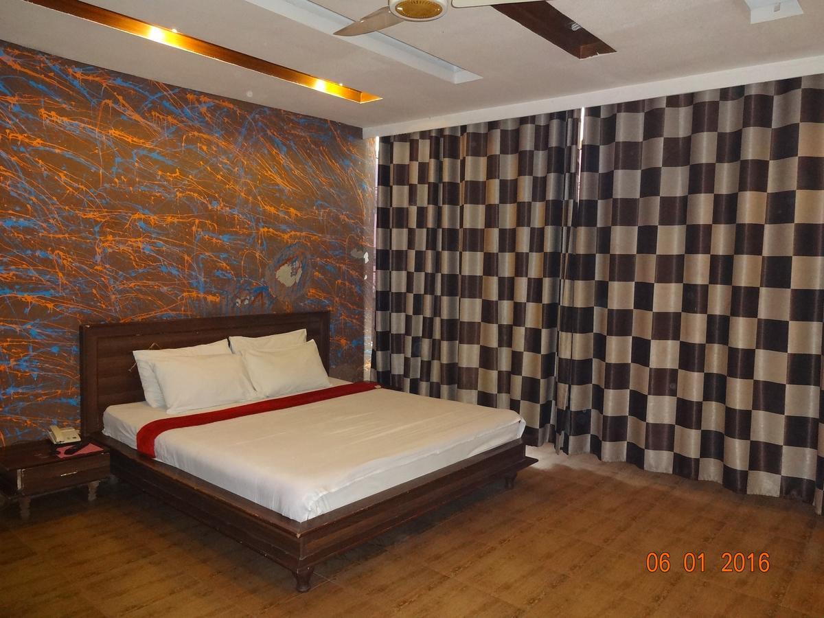 Premier Inn Davis Road Lahore Buitenkant foto